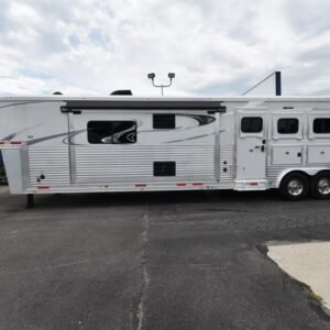 2018 Lakota Bighorn 3 Horse Living Quarters