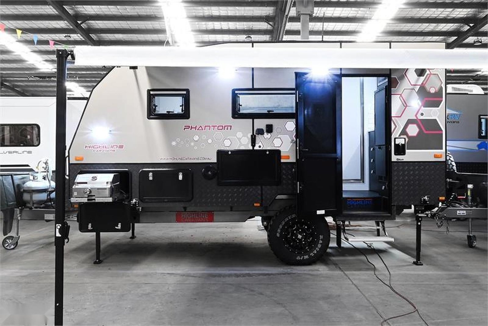 2022 Highline Phantom 15'6 Off Road Family with Toilet and Shower