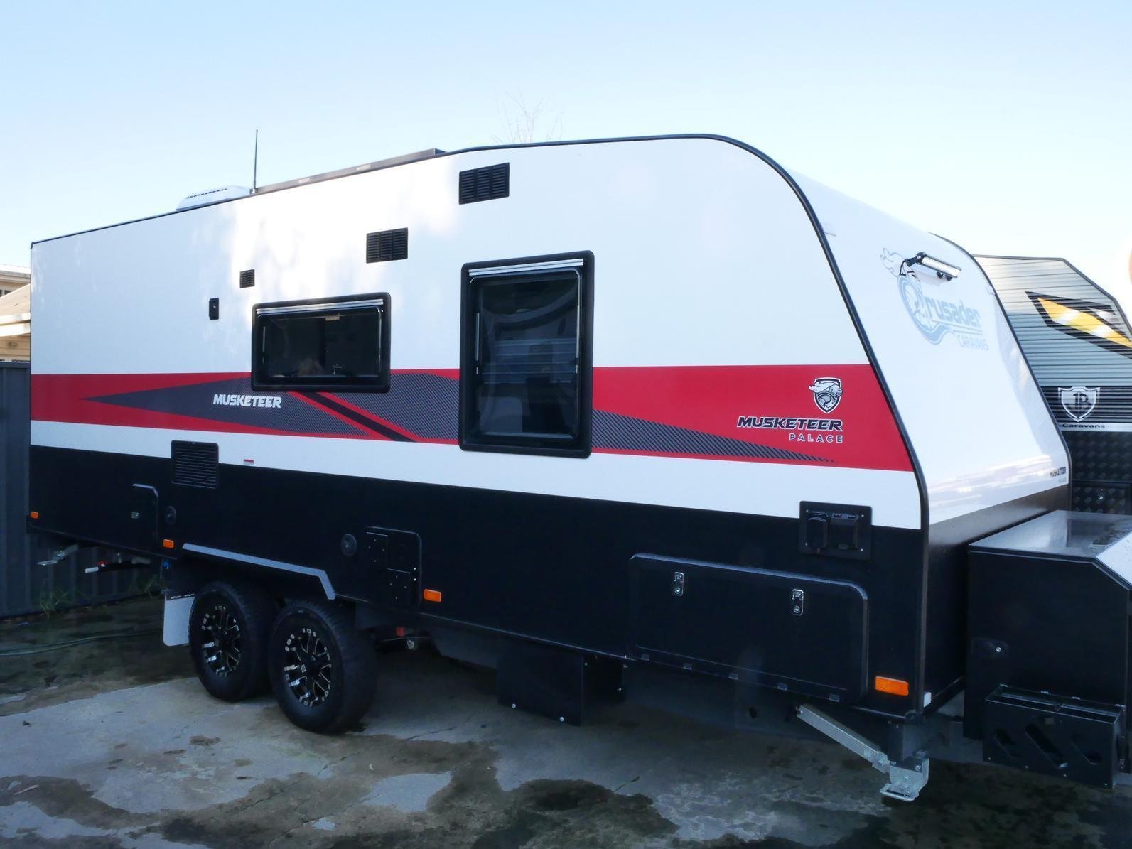 2024 Crusader Musketeer Palace 21' Luxury Shower and Toilet