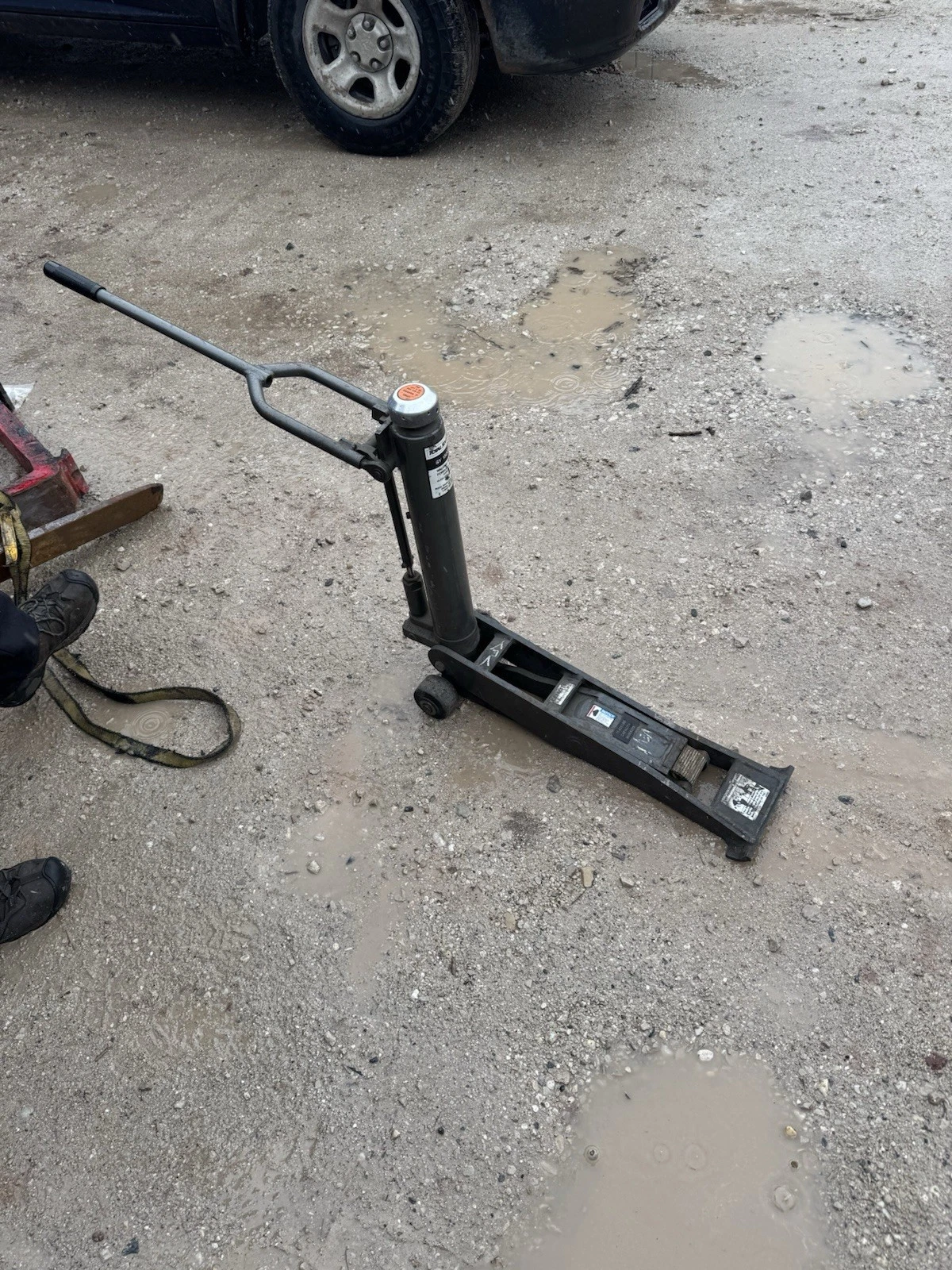 Total Source - Hydraulic Forklift Jack, 15400 LB. Cap., 2.5"-16.5" Lift Height