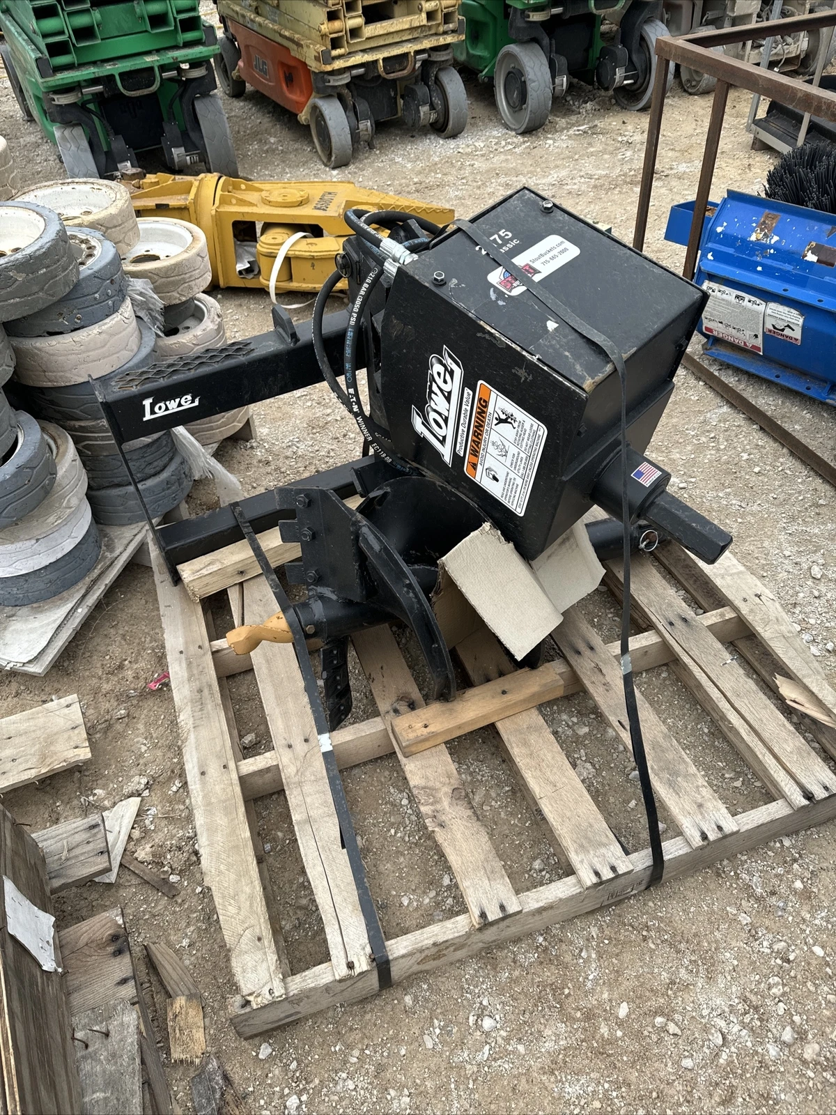 Lowe 2175 Classic Round Auger Drive Digger with 18" Wide Bit Fits Skid Steer