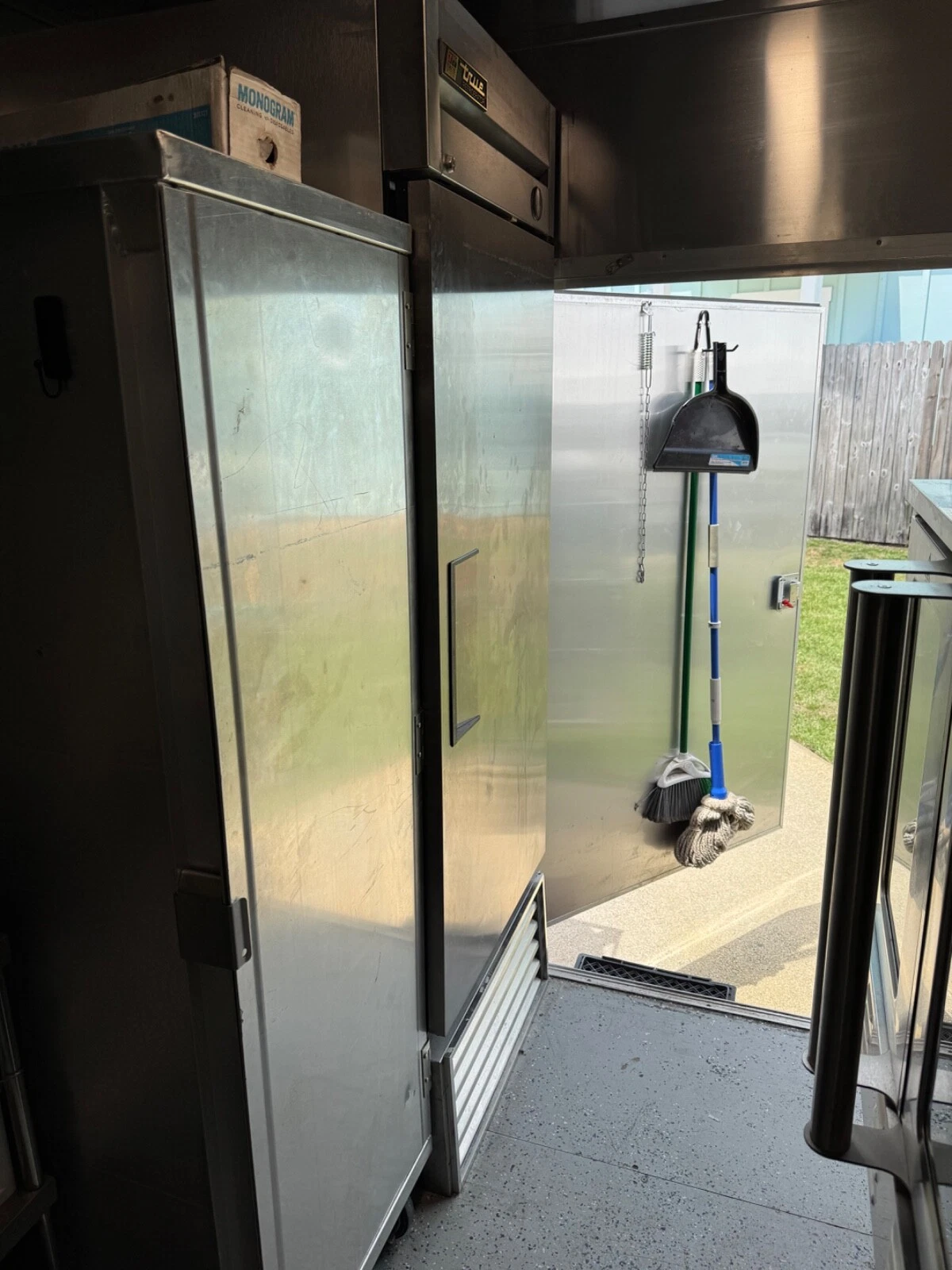 Used food truck - Image 11