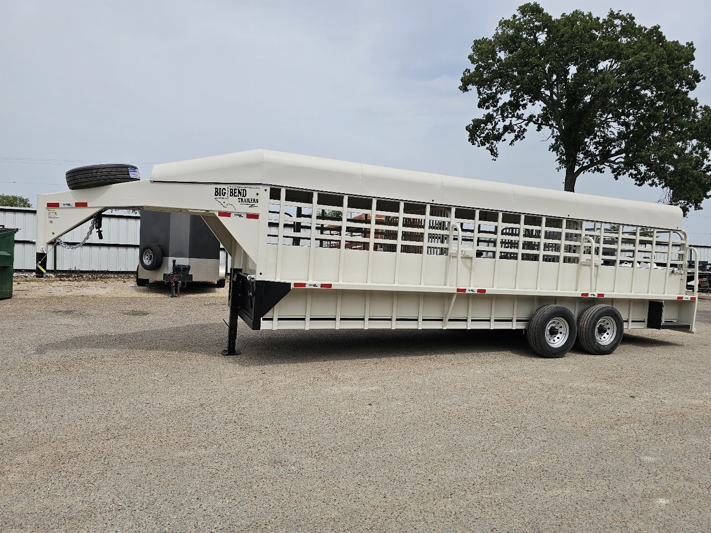 2025 Big Bend 6'8"X24' Stock / Stock Combo Trailer - Image 2