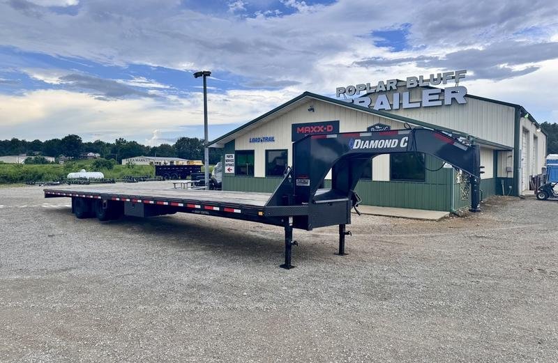 2024 Diamond C FMAX212 40' x 102" Fleetneek 25.9k GVWR Straight Deck Air Ride