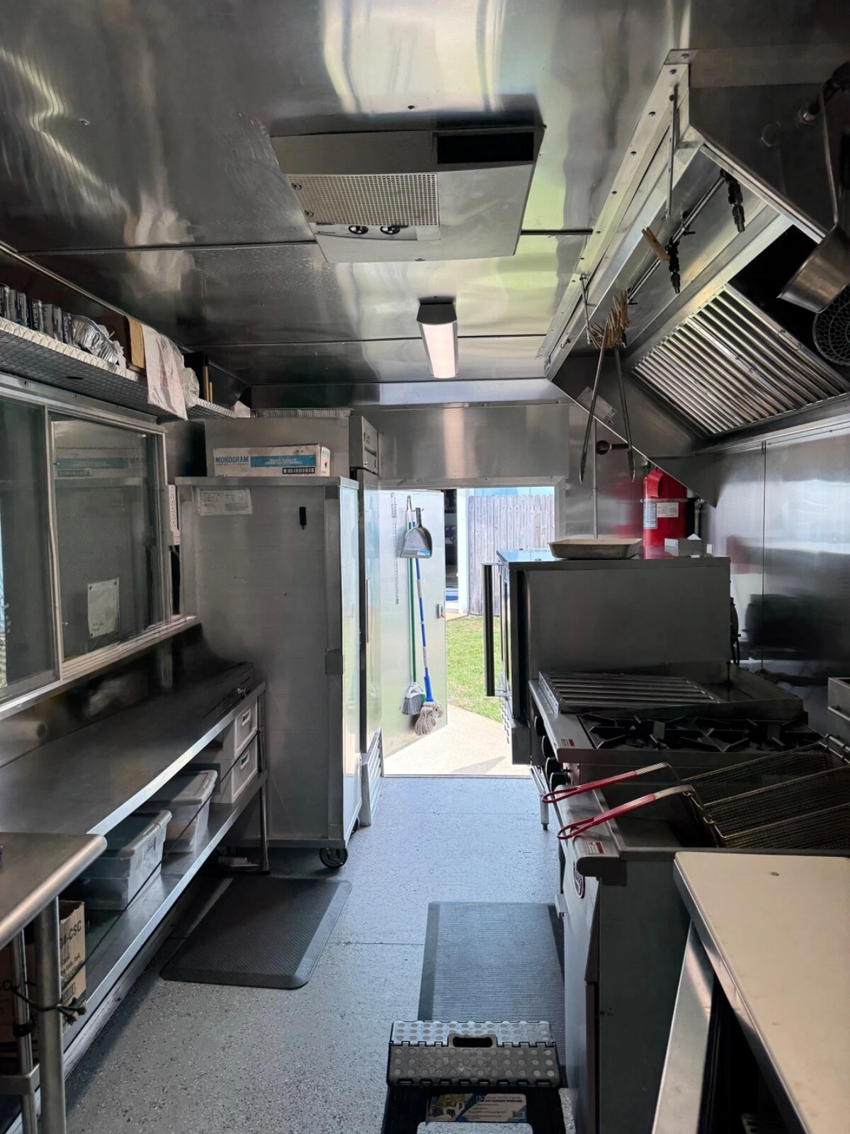 Used food truck - Image 3
