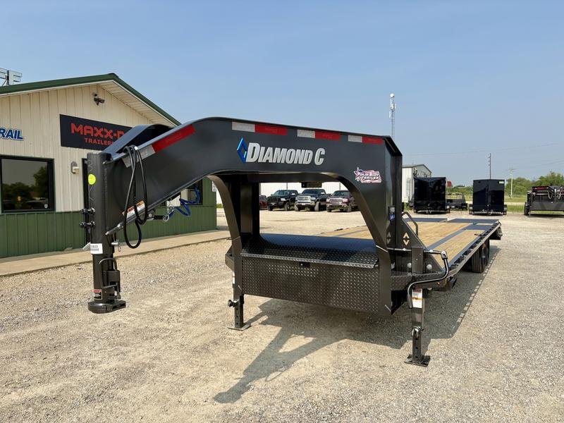 2025 Diamond C FMAX208 28' x 102" 18k Engineered Beam With Max Ramps - Image 3