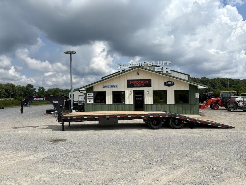 2026 Diamond C FMAX210 2.0 32' x 102" Engineered Beam 25k W/ Hydraulic Dovetail