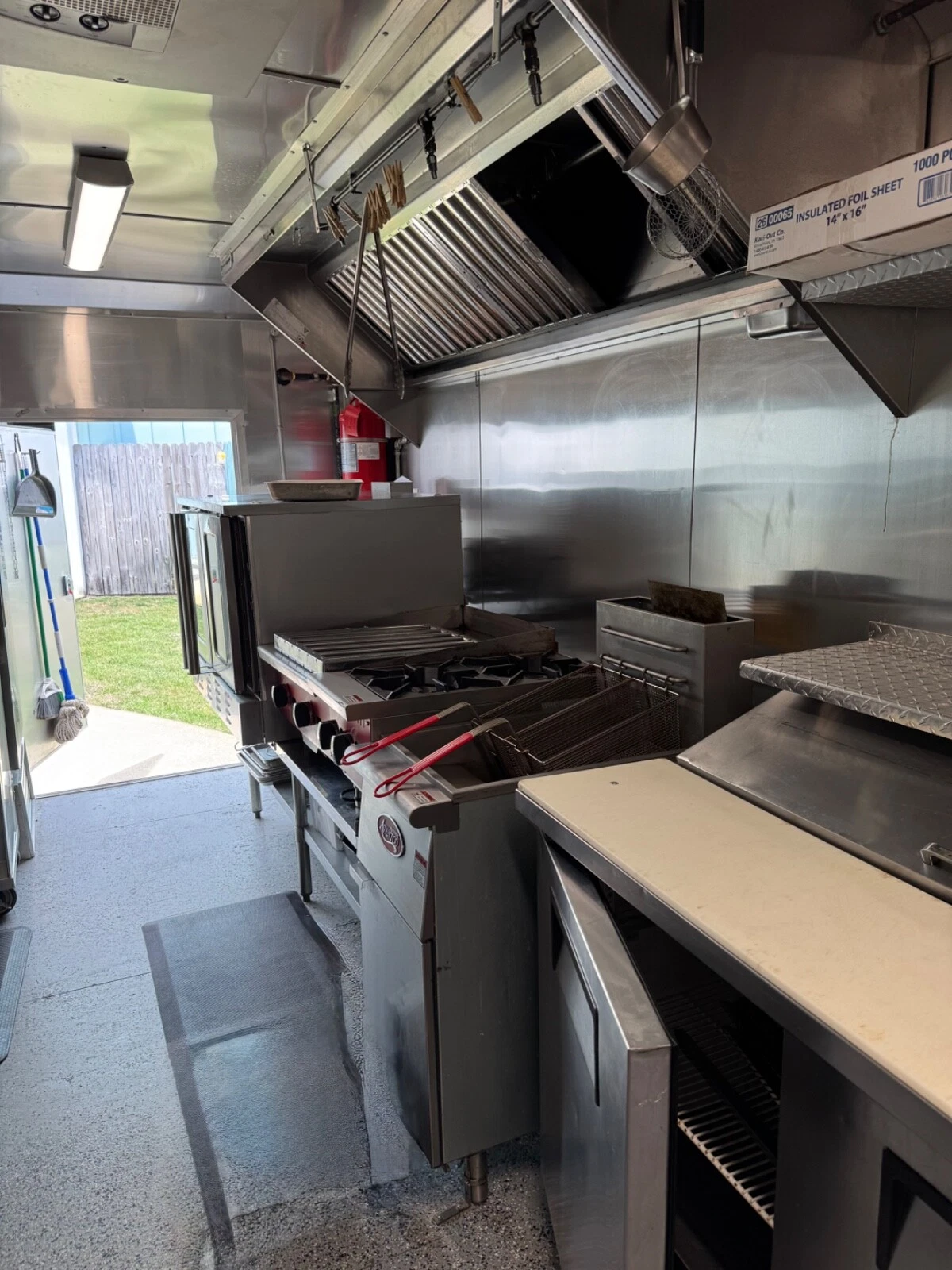 Used food truck - Image 4