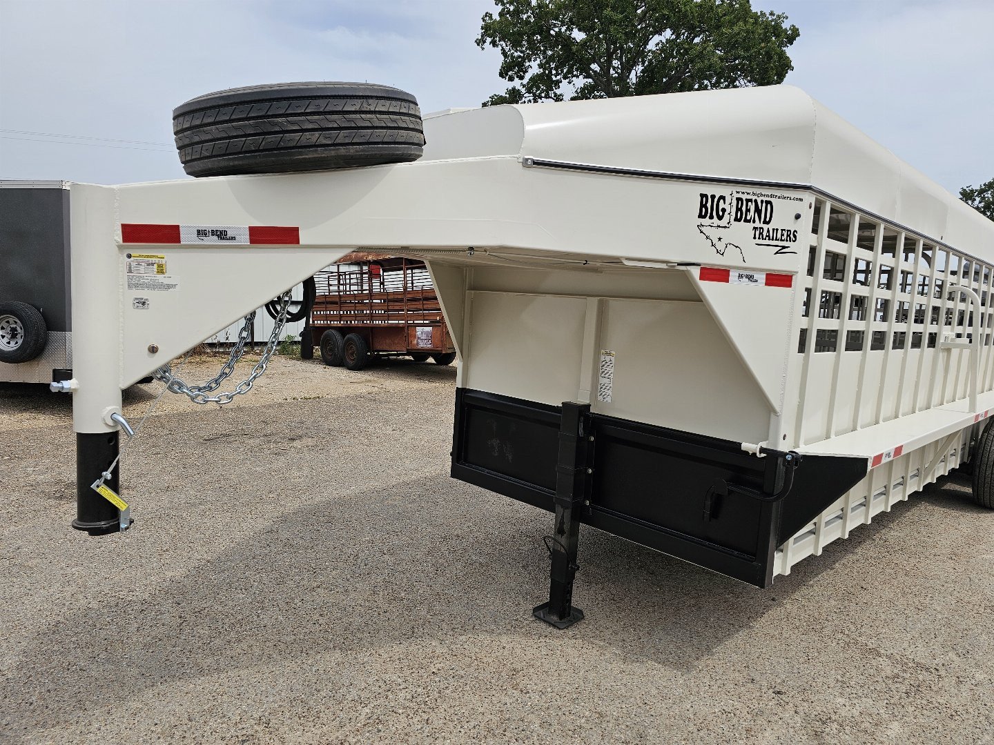 2025 Big Bend 6'8"X24' Stock / Stock Combo Trailer - Image 4