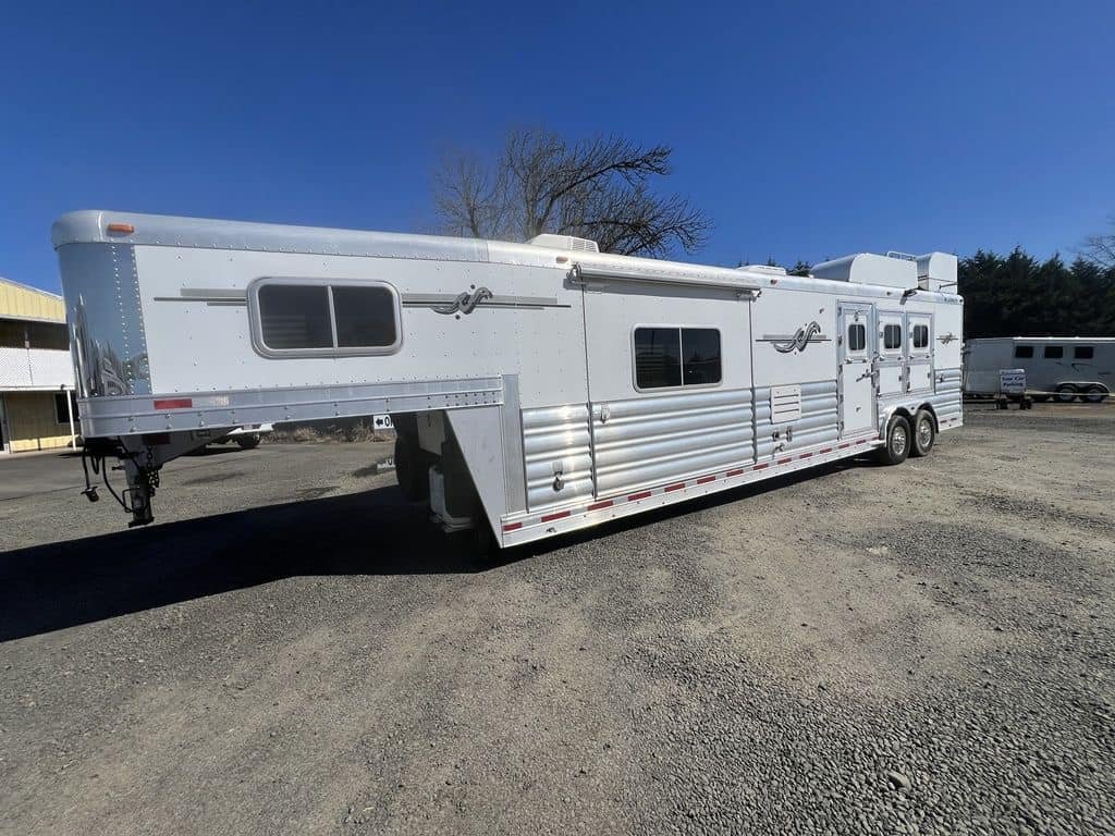 2009 Platinum Coach 3 H 16′ SW w/Outlaw Conversion - Image 2