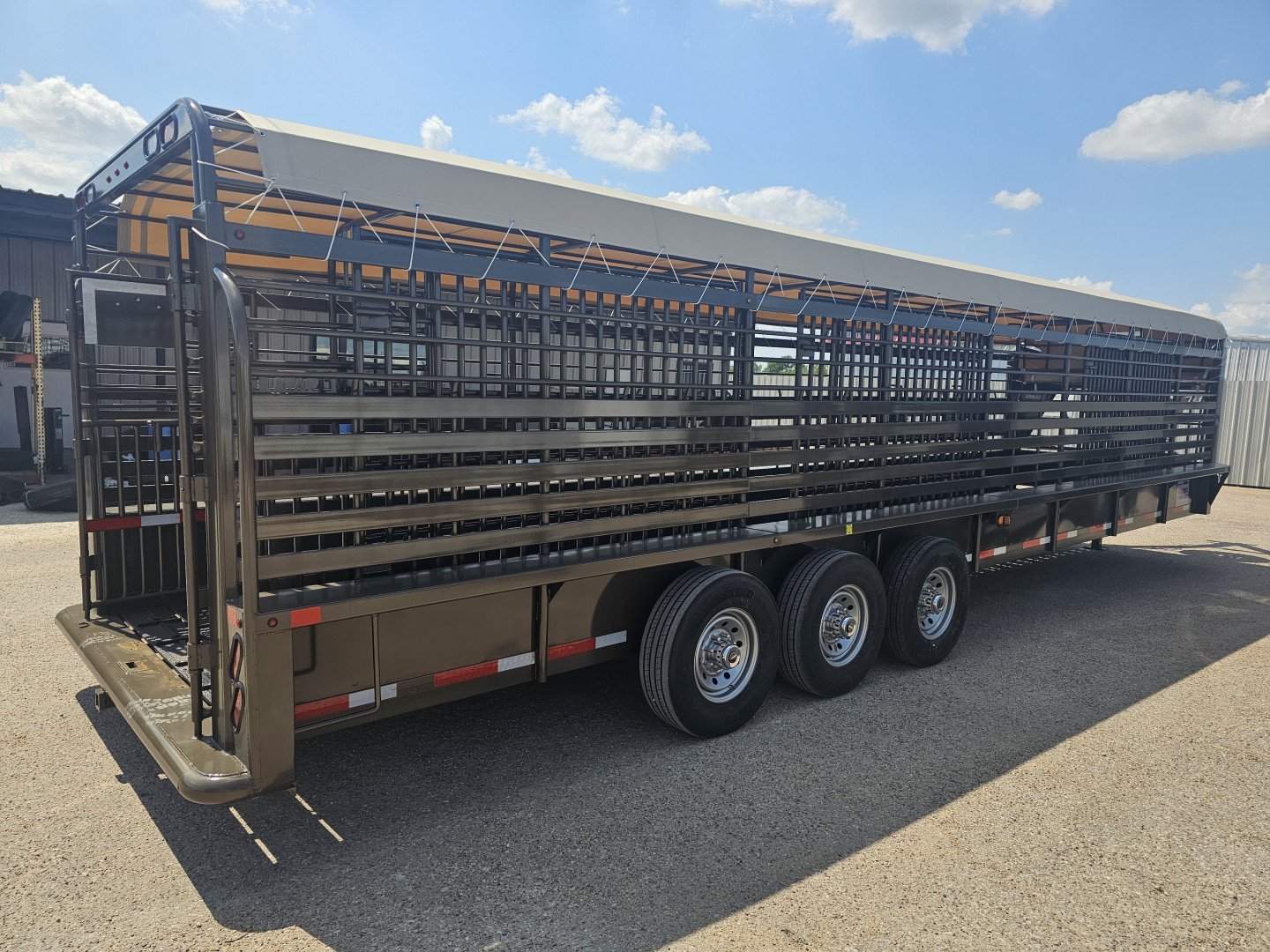 2025 Neckover 32'X6'8" Stock / Stock Combo Trailer - Image 5