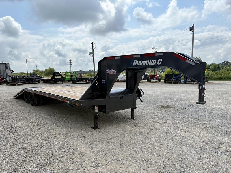 2026 Diamond C FMAX210 2.0 32' x 102" Engineered Beam 25k W/ Hydraulic Dovetail - Image 11