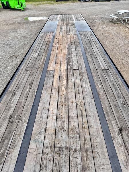 2024 Diamond C FMAX212 40' x 102" Fleetneek 25.9k GVWR Straight Deck Air Ride - Image 6