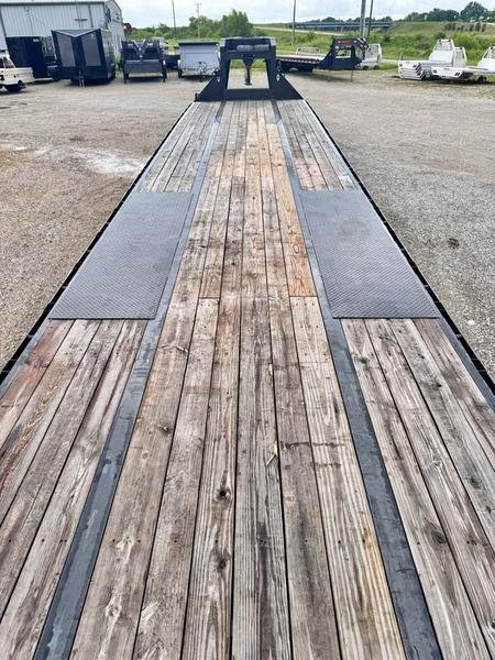 2024 Diamond C FMAX212 40' x 102" Fleetneek 25.9k GVWR Straight Deck Air Ride - Image 8