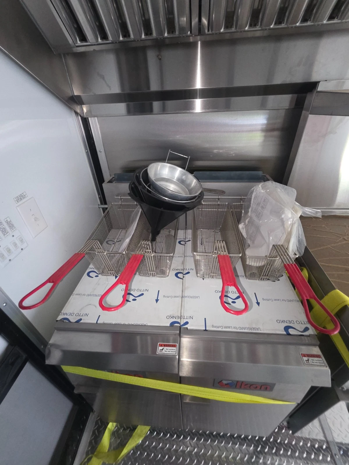 NEW FOOD TRAILER w/all the bells and whistles. 2021 CARGO Mate - Image 9