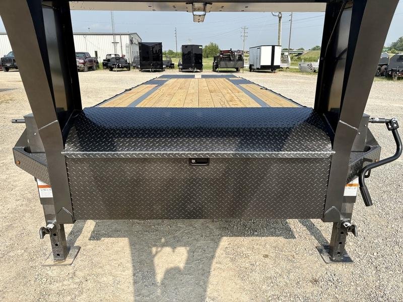 2025 Diamond C FMAX208 28' x 102" 18k Engineered Beam With Max Ramps - Image 8