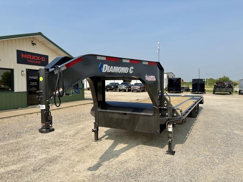 2025 Diamond C FMAX208 28' x 102" 18k Engineered Beam With Max Ramps - Image 5