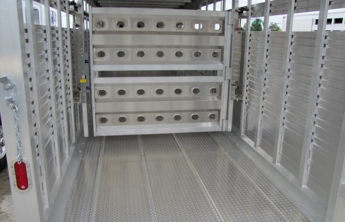 2023 EBY Maverick 20′ Aluminum Livestock Trailer - Image 6