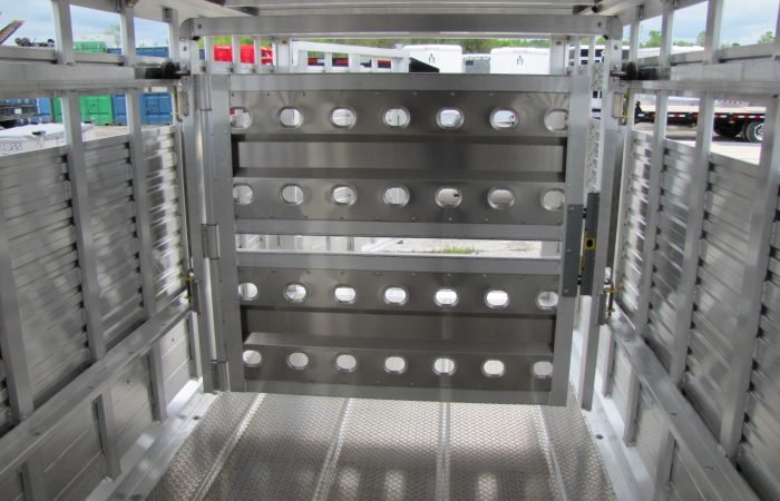 2023 EBY Maverick 20′ Aluminum Livestock Trailer - Image 8