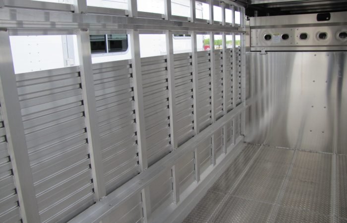 2023 EBY Maverick 20′ Aluminum Livestock Trailer - Image 12