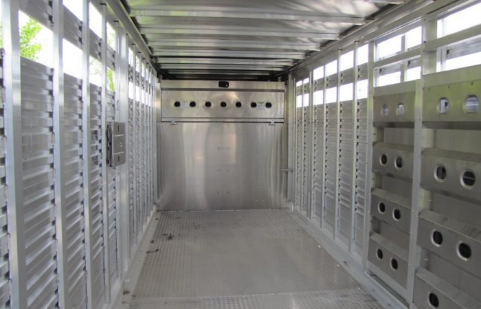 2023 EBY Maverick 20′ Aluminum Gooseneck Livestock Trailer - Image 12