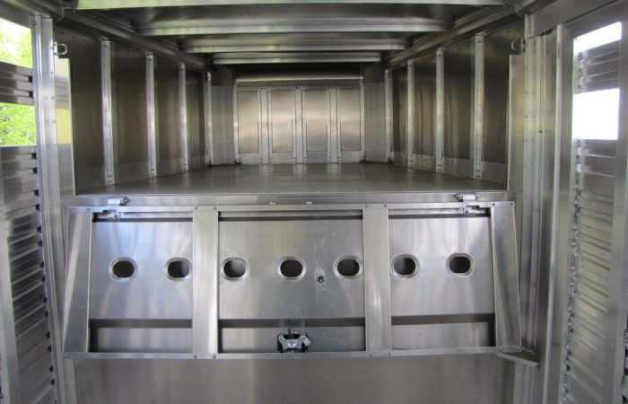 2023 EBY Maverick 20′ Aluminum Gooseneck Livestock Trailer - Image 3