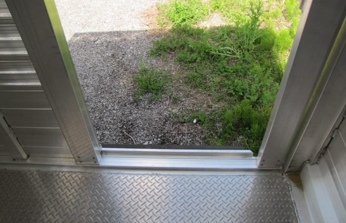 2023 EBY Maverick 20′ Aluminum Gooseneck Livestock Trailer - Image 5