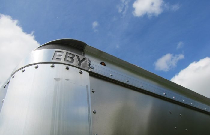 2023 EBY Maverick 20′ Aluminum Gooseneck Livestock Trailer - Image 7